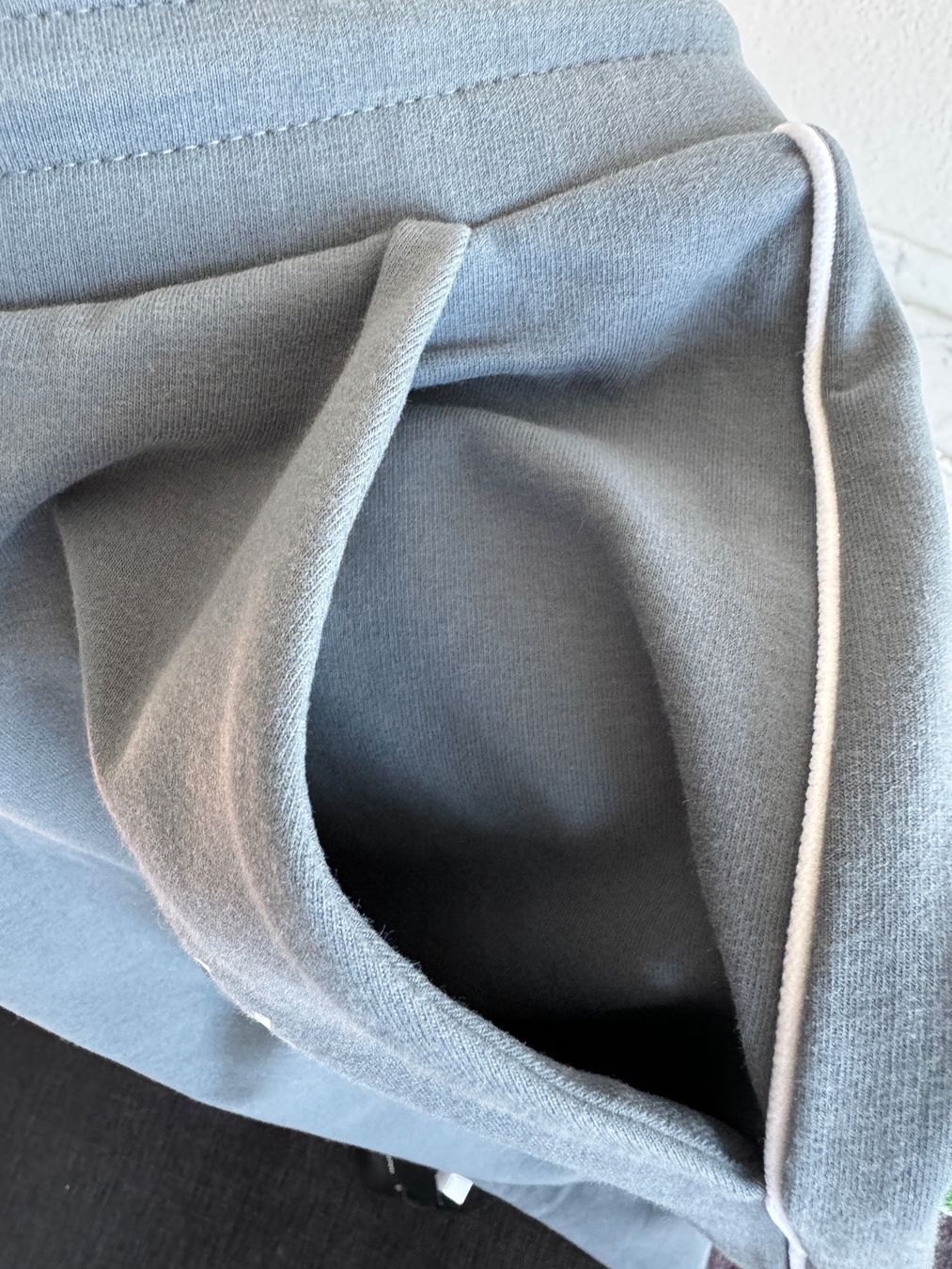 Bally Pantaloni: Bally Jogginghose damen S Graue Trainingshose Lang Freizeit – Nuovo e nell'imballaggio originale da Volketswil venduto da praxis12 4