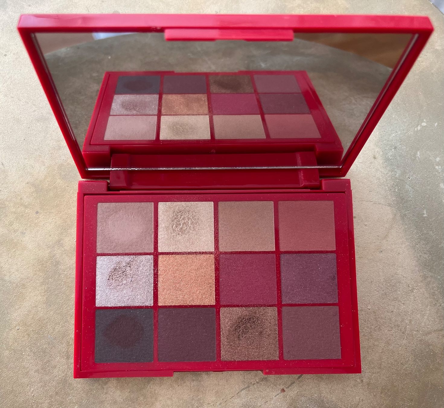 Make-up: Rituals miracle red smokey eye Palette – Gebraucht aus Bachenbülach von Elcomaster