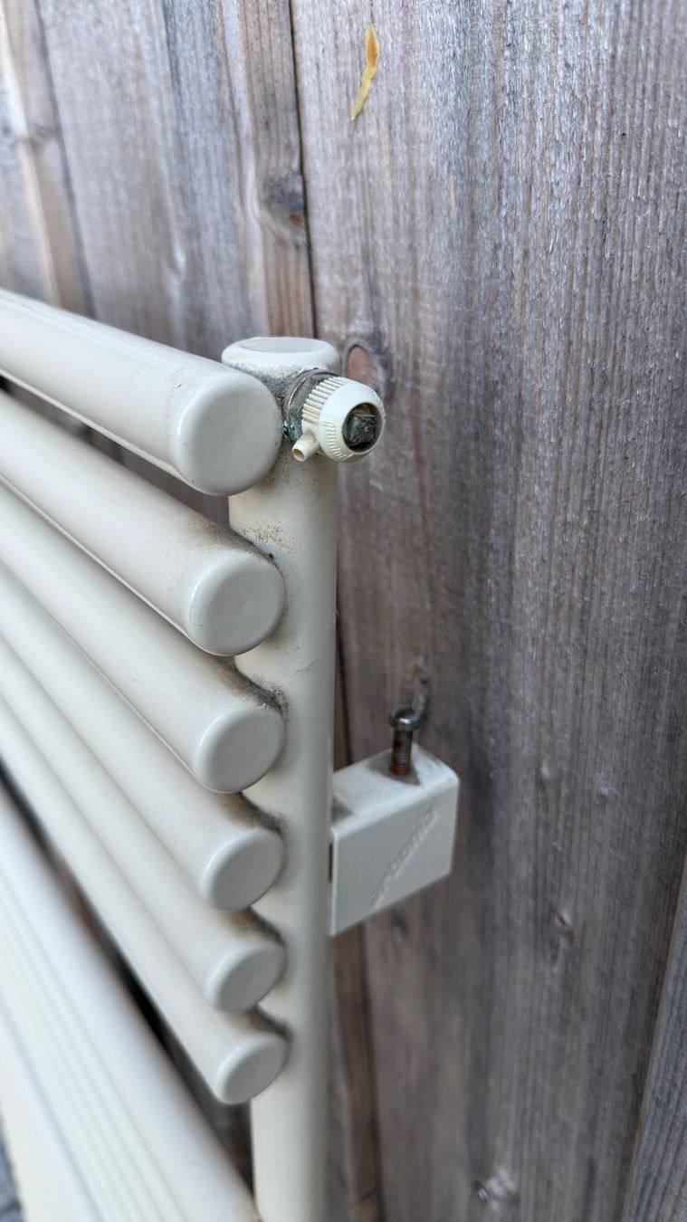 Heizgeräte: Badheizkörper Radiator 55x121 cm – Gebraucht aus Herisau von behal 3