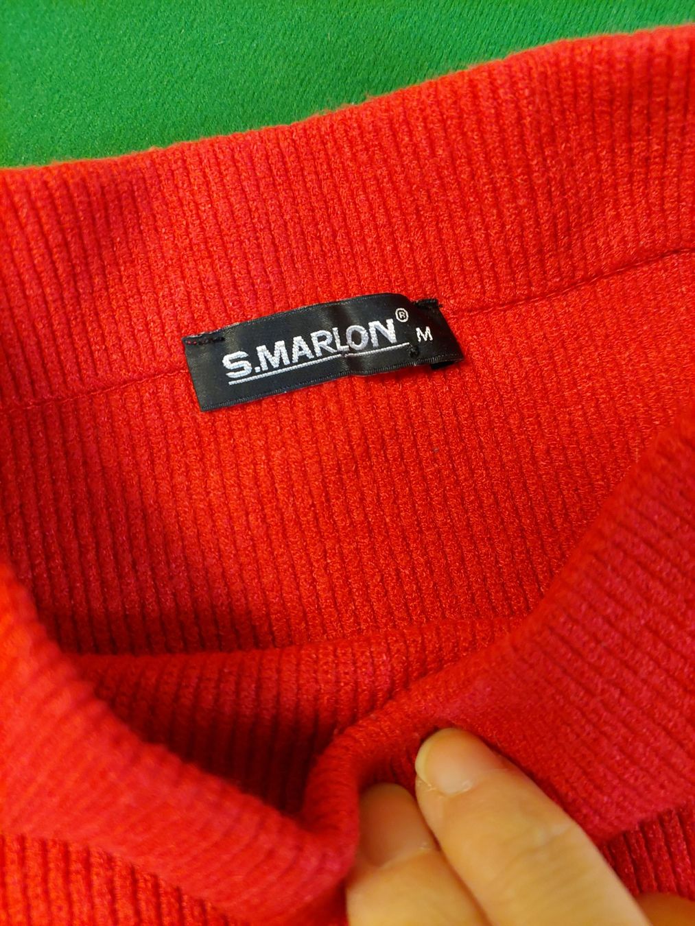 Maglioni & Felpe: Roter Pullover Grösse M – Usato da Wynau venduto da Meysi 1
