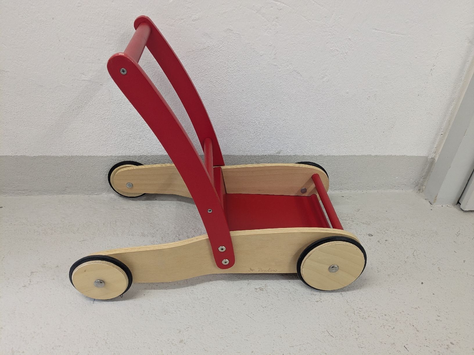 Holzartikel: Lauflernwagen aus Holz – Gebraucht aus Zürich von claudiafarmer