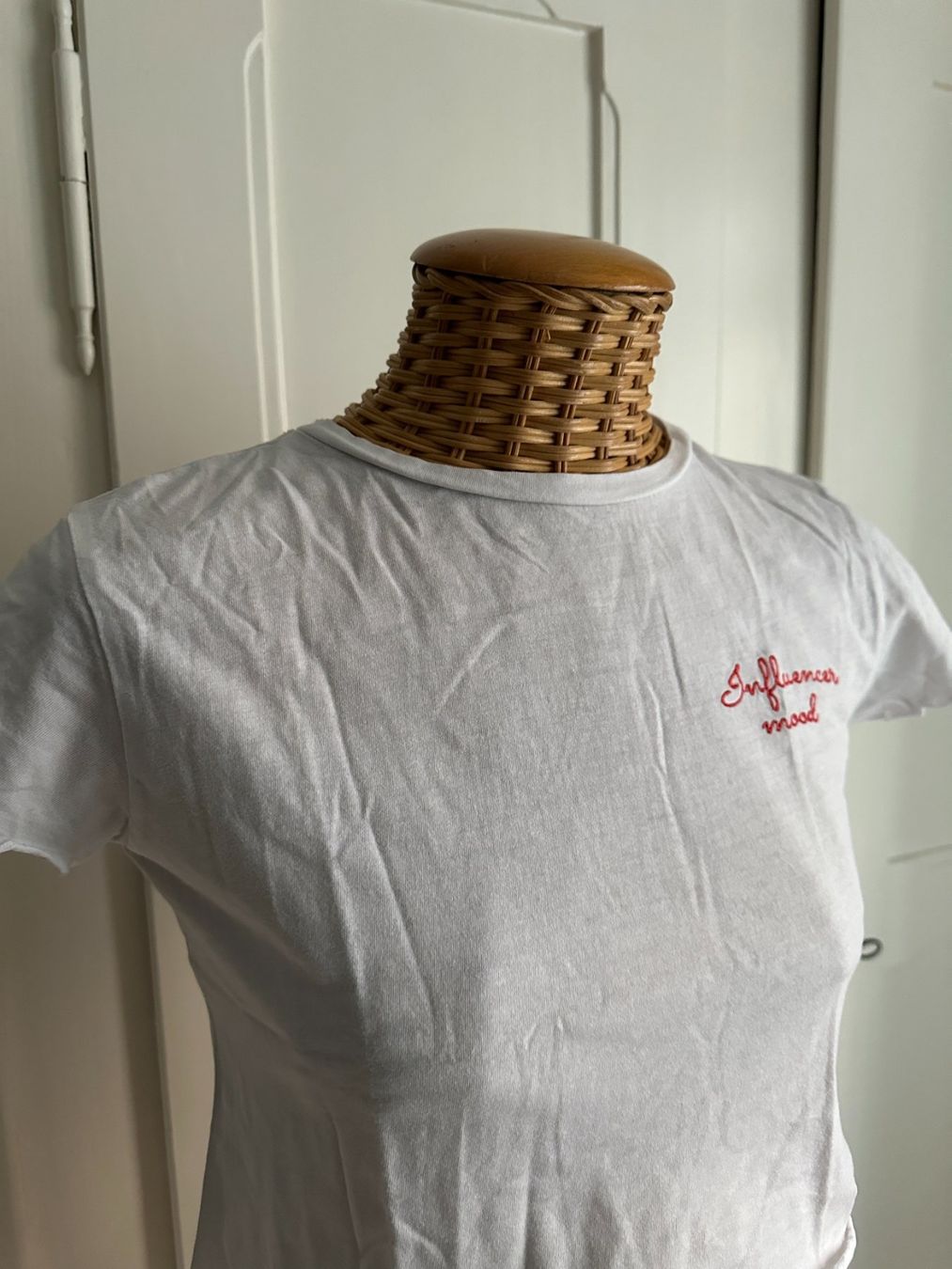 Pull&Bear T-shirt: PULL & BEAR - cropped T-Shirt weiss S – Usato da Zürich venduto da Diazaio 1