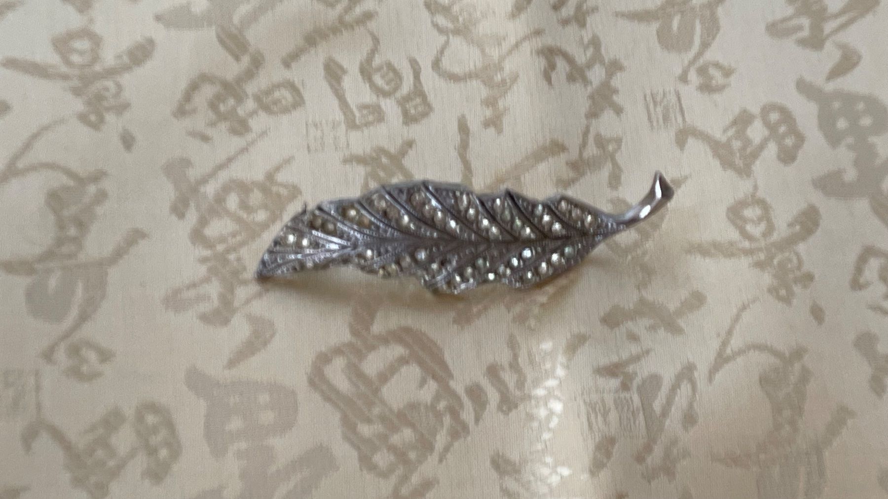 Swarovski Spille & Fermagli: Brosche Baumblatt Metall Kristalle – Nuovo (secondo la descrizione) da Kölliken venduto da Prscoo 6