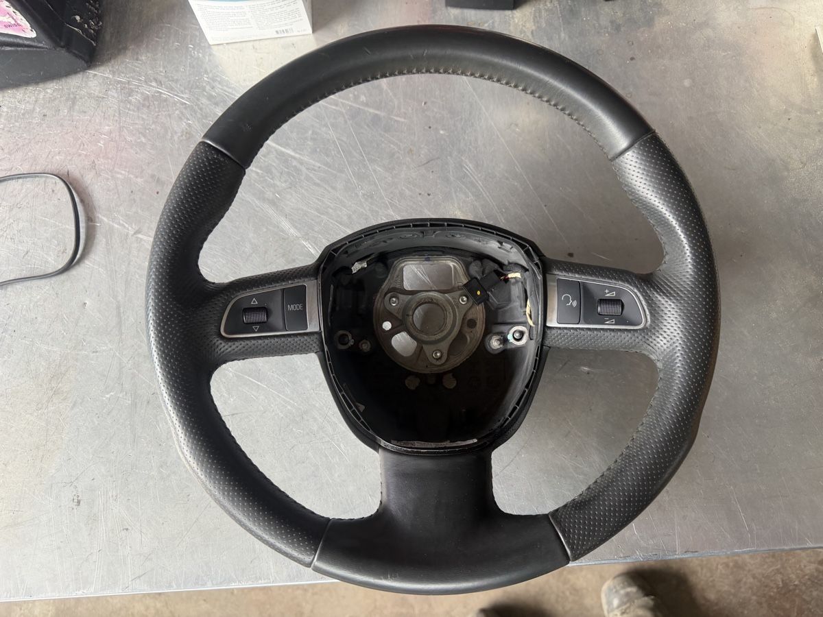 Audi Alle Autoersatzteile: Audi A3 8P 2003-2013 Lederlenkrad mit Multifunktion – Gebraucht aus Widnau von Gasser_Auto