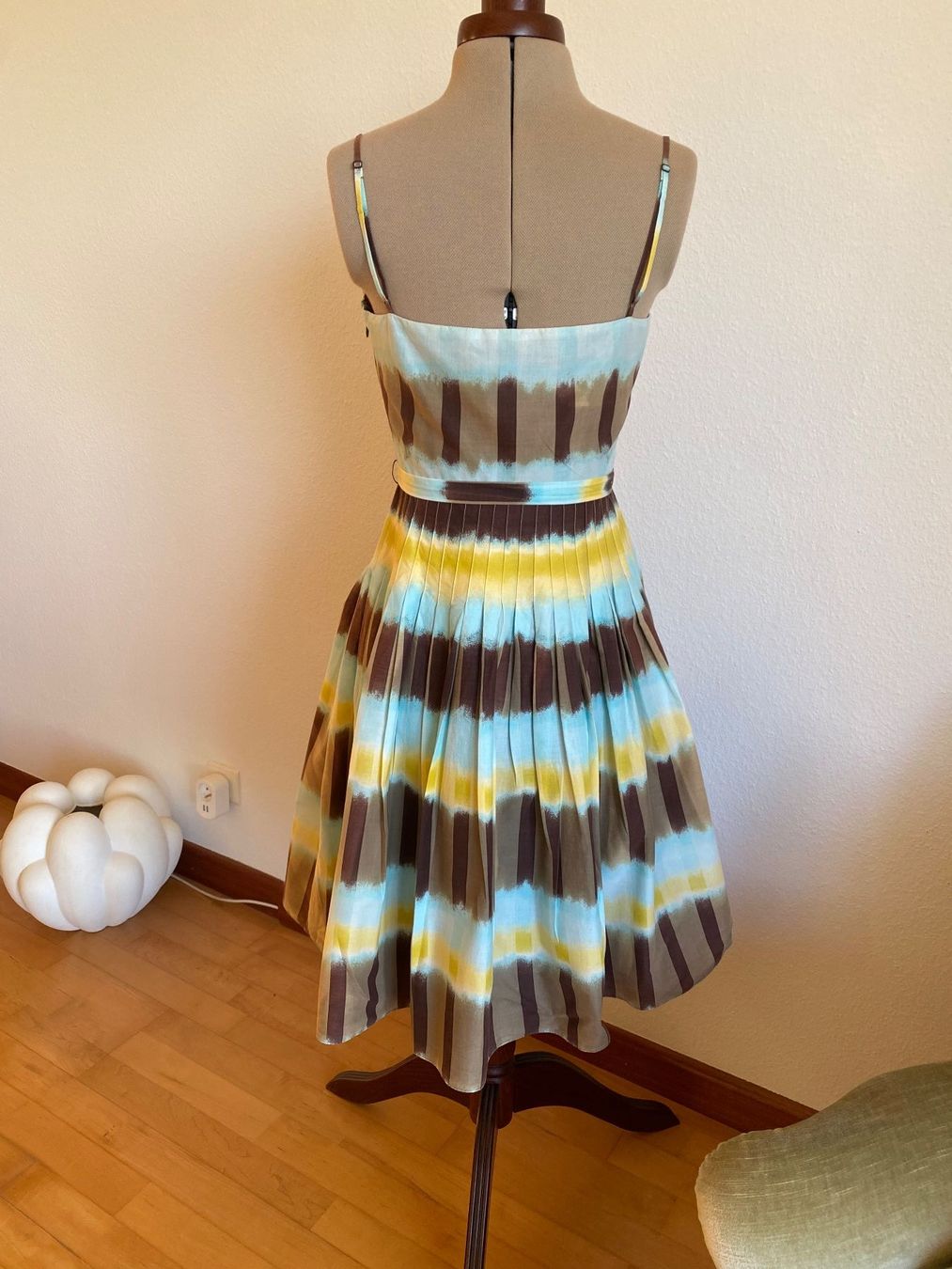 Vestiti: Robe d'été BCBGMAXAZRIA taille 36-38 – Usato da Basel venduto da Maria-Alexa 1