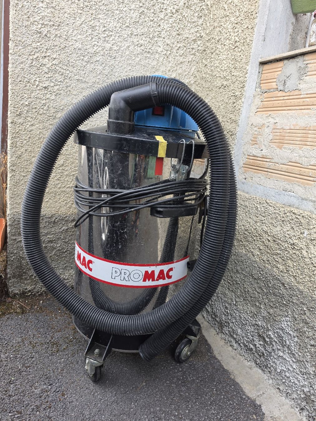 Promac Aspirapolveri & Accessori: Aspirateur pour Eau Industriel. – Usato da Bevaix venduto da Nounoursch
