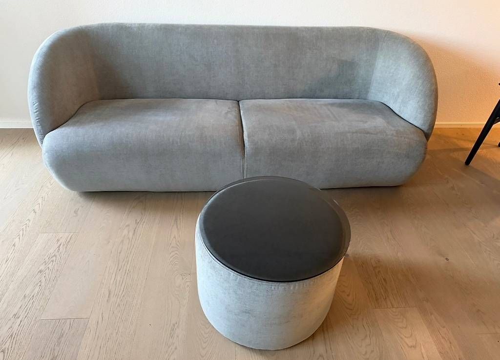 Sofas: 3er-Sofa mit Pouf und Glasplatte von Sofacompany – D'occasion à Winterthur par kat_s9nl