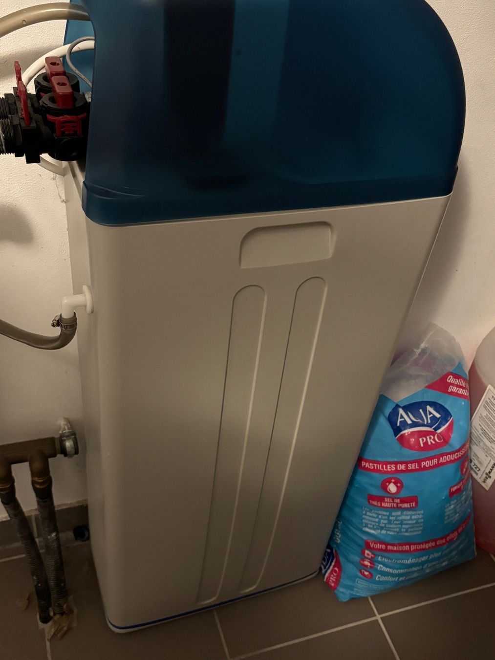 Sanitari: Water Softener System, Cabinet Design, Used Condition – Usato da Veyrier venduto da pjt_bwk6 1