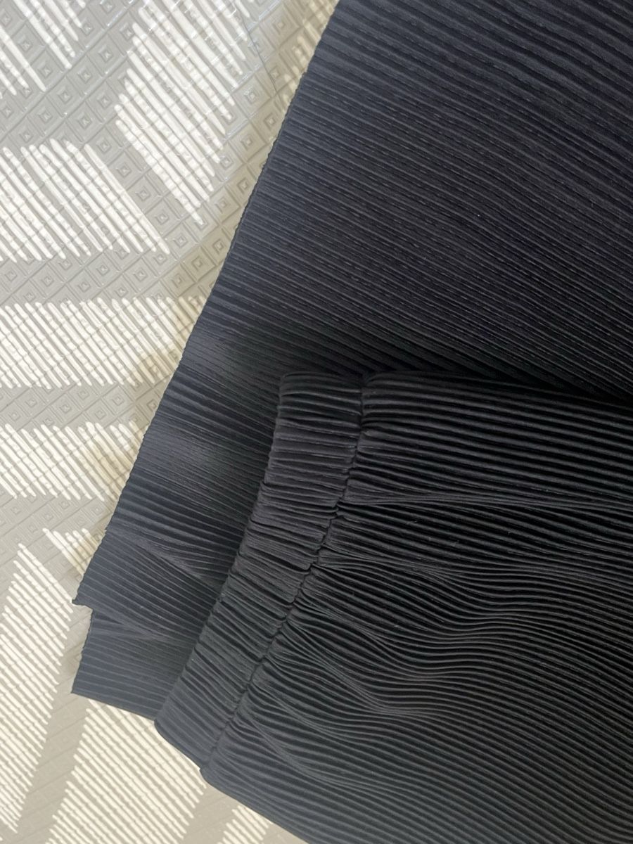 Mango Kleiderpakete: Mango black pleated sets size M worn once – Gebraucht aus Esslingen von Yanafuchs 2