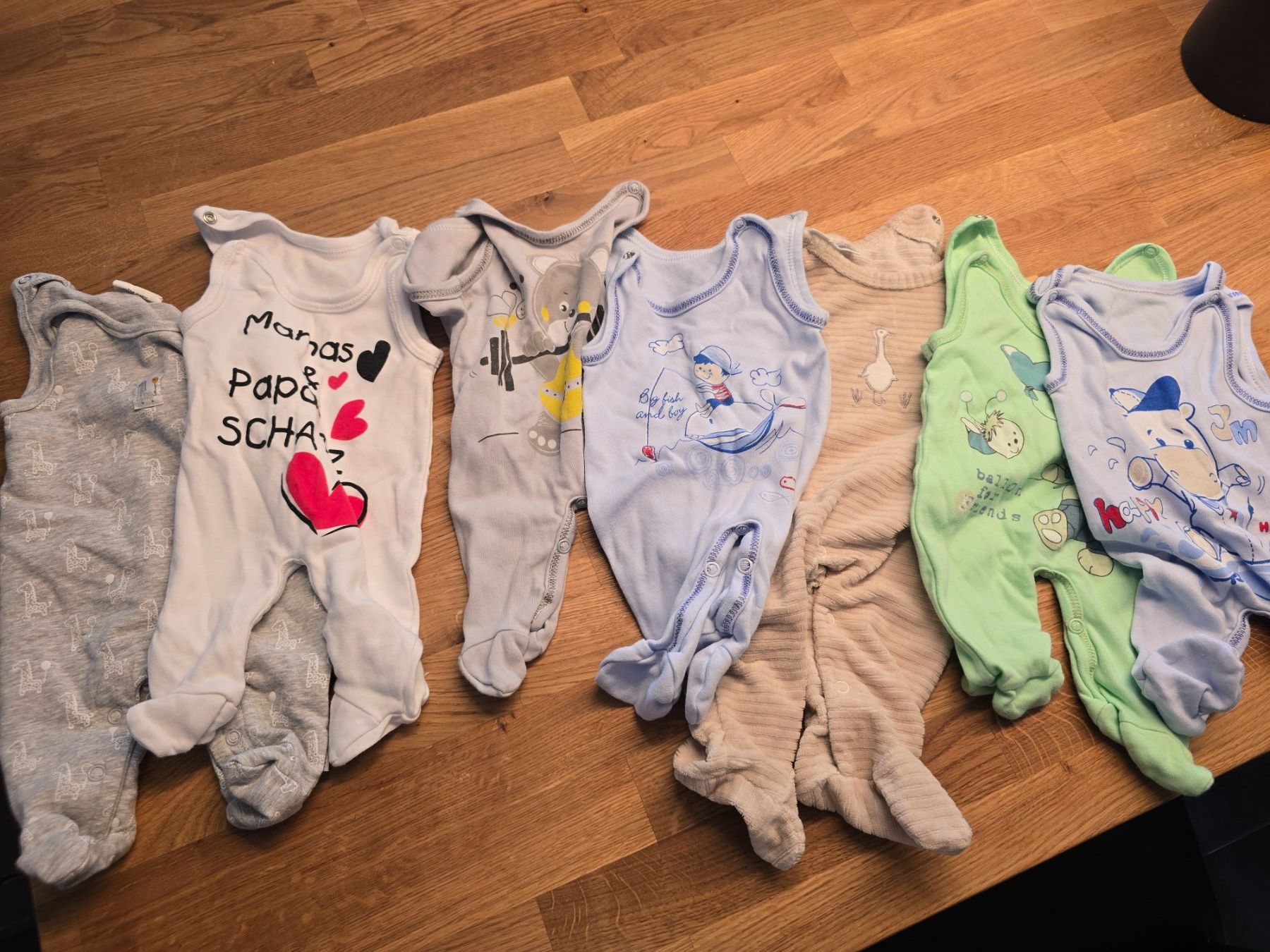Lotti & Set di vestiti: Baby Kurzarmstrampler Grösse 50 – Usato da Waltenschwil venduto da Pinkert1987