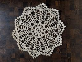 Gehäkelte Tischdecke beige Handarbeit neu