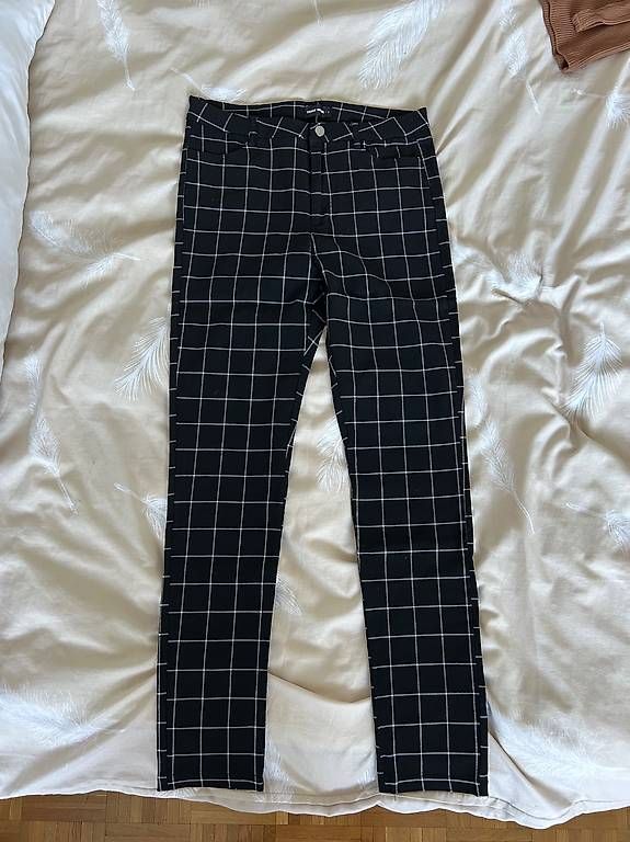 Tally Weijl Hosen: Pantaloni a scacchi Tally Weijl – Gebraucht aus Bellinzona von Tamara_Mihajlovic