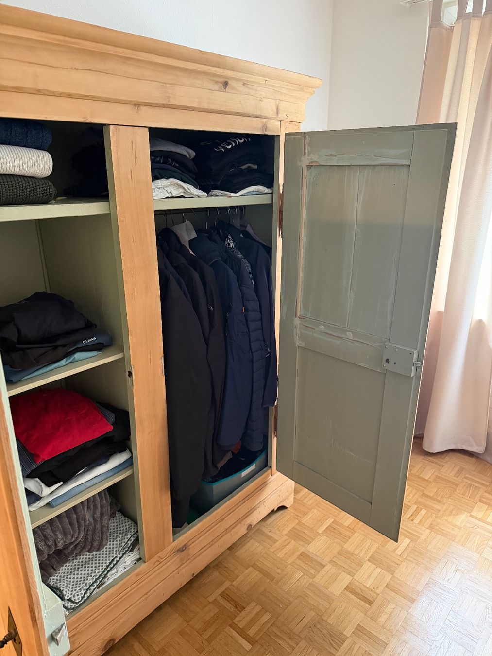 Armadi: Ancienne armoire en sapin démontable – Usato da Neuchâtel venduto da luc_8c68 2