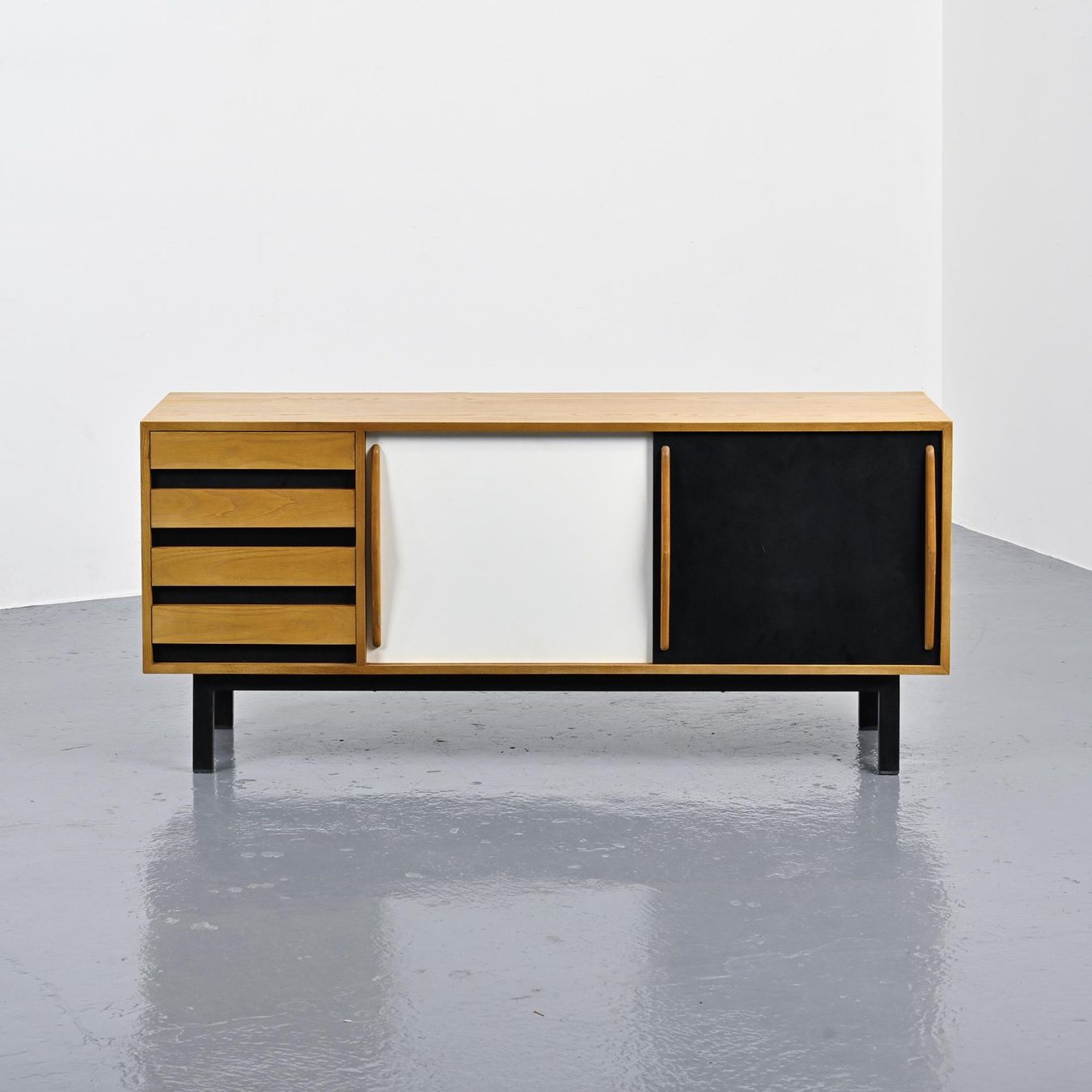 Credenze: Sideboard par Charlotte PERRIAND, édition Steph SIMON  1956 – Usato da VILLEURBANNE venduto da PATEREDELAGANDOUZE 1