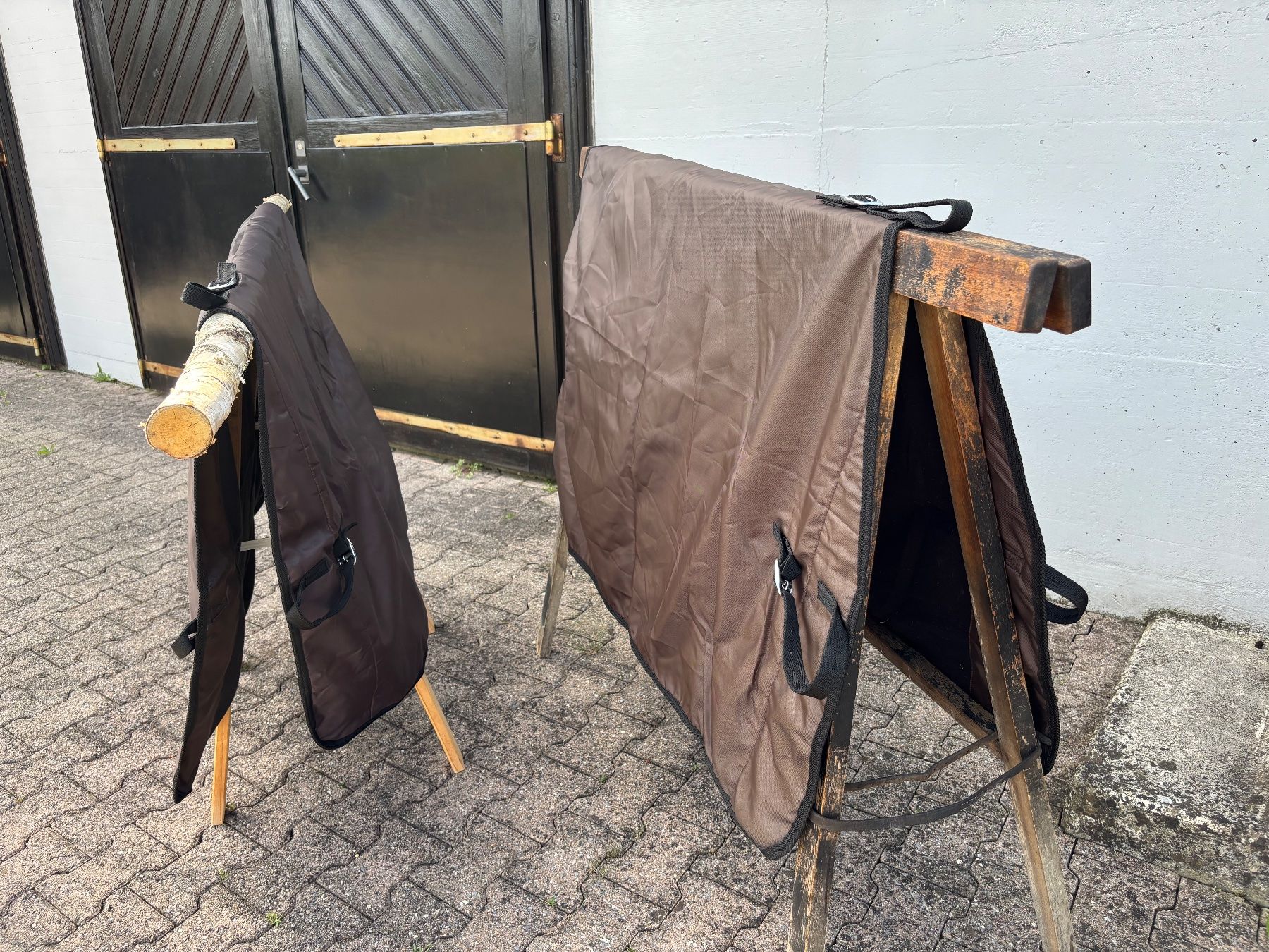 Carrozze: 2 schöne dunkelbraune Fahrdecken – Usato da Feldbach venduto da Fea1 7