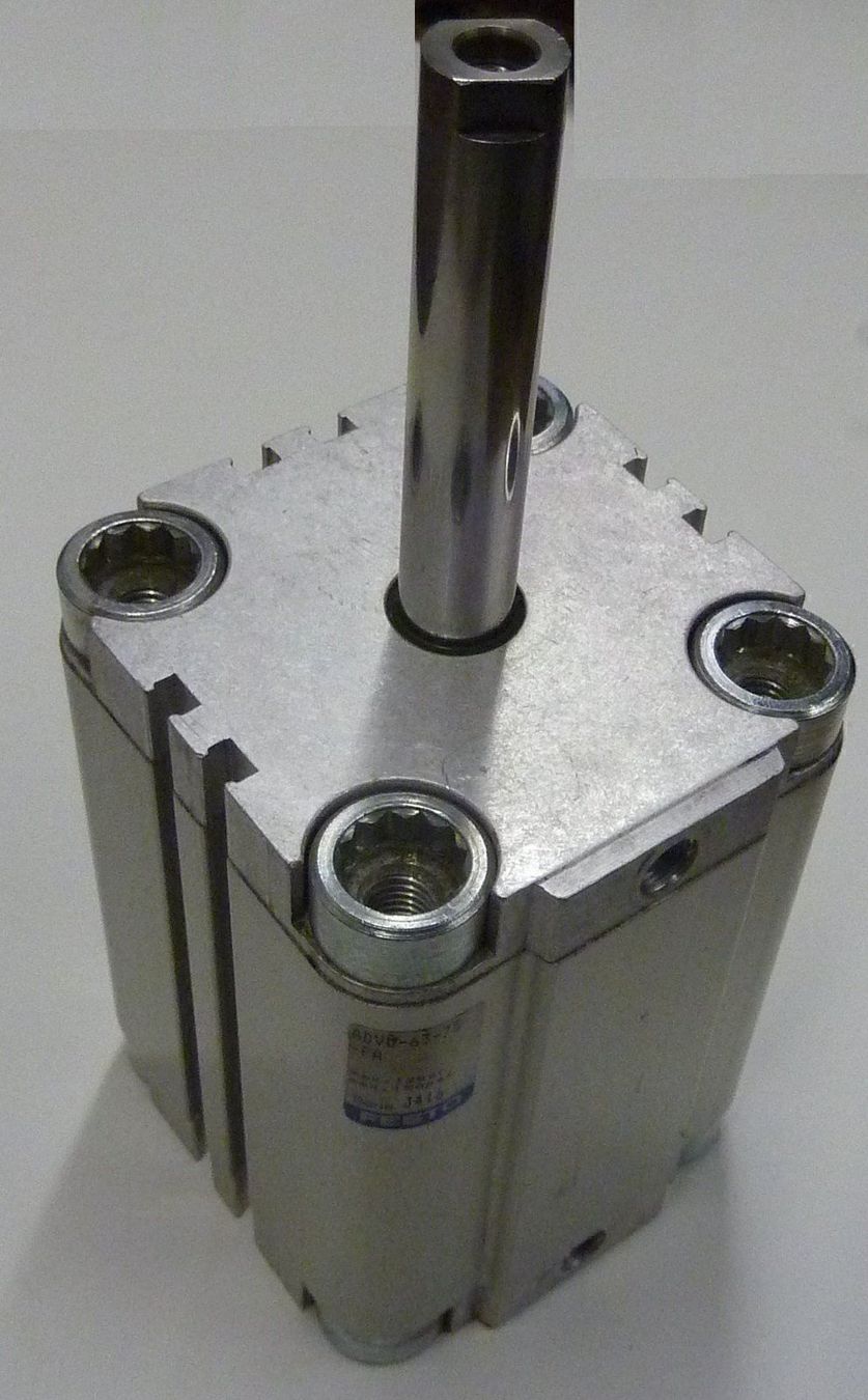 Festo Altri prodotti elettronici: Festo Druckluftzylinder – Nuovo (secondo la descrizione) da Lohn-Ammannsegg venduto da xymark