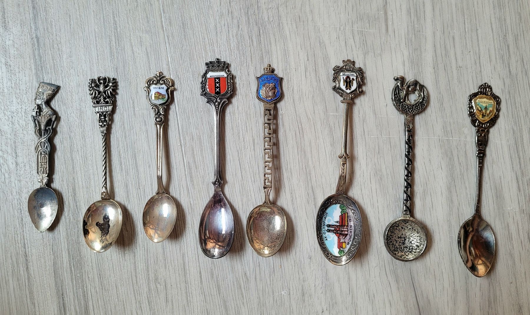 Cucchiai: Cuillères de collection, argent – Nuovo (secondo la descrizione) da Moudon venduto da elsa010