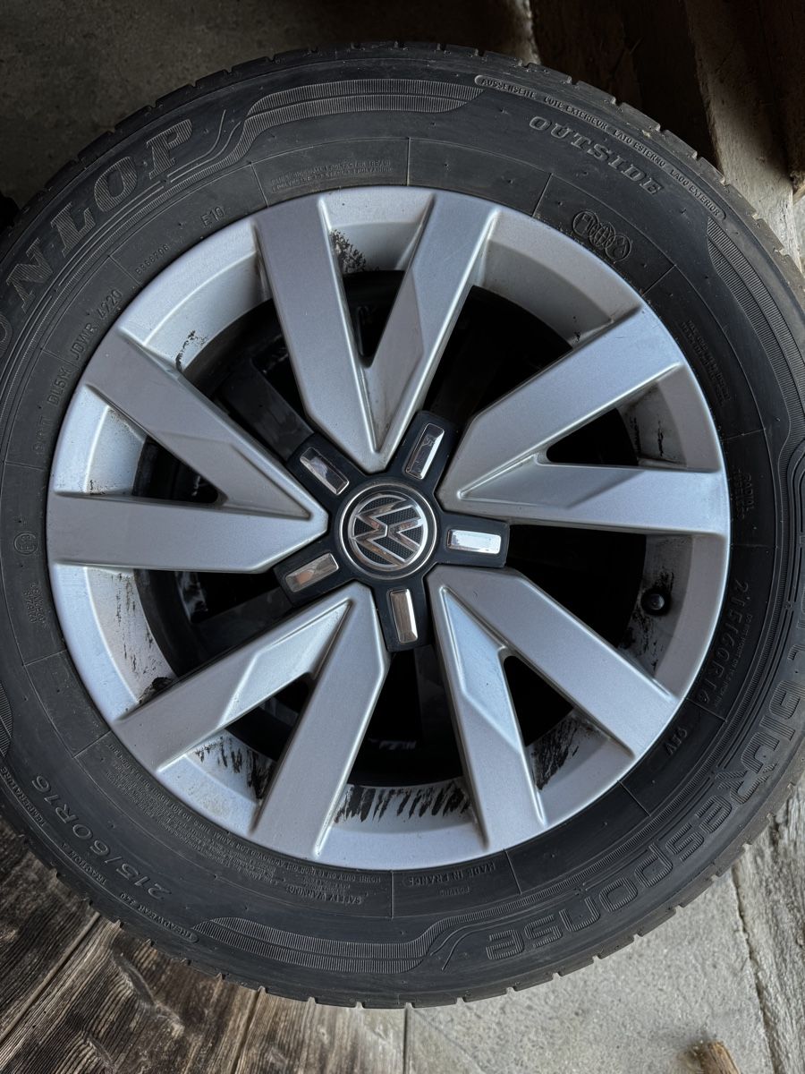 Pneus & Roues: 4 roues VW d'origine – D'occasion à Ménières par viso83 1