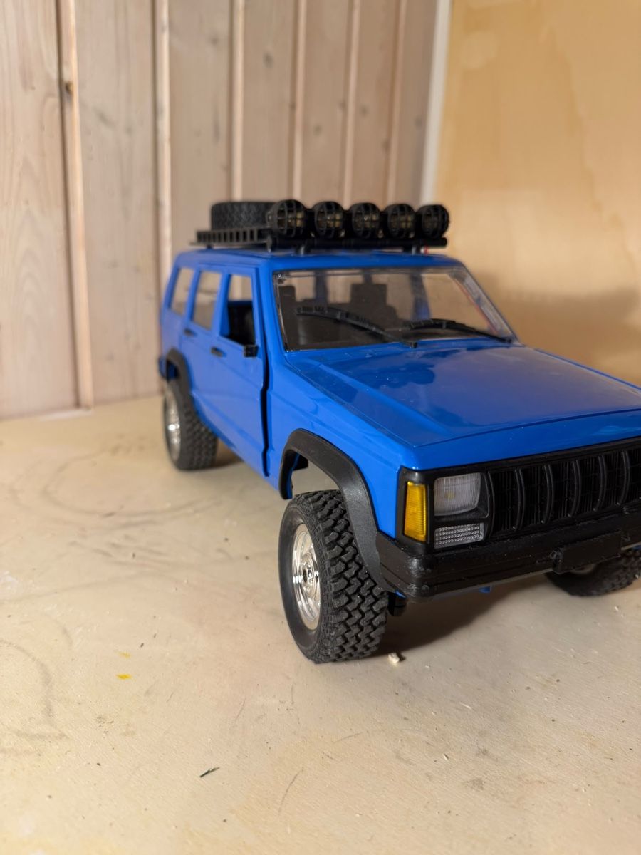 Modellismo RC: RC Modellauto Jeep Cherokee blau – Usato da Altdorf UR venduto da modellbau-widmer 3