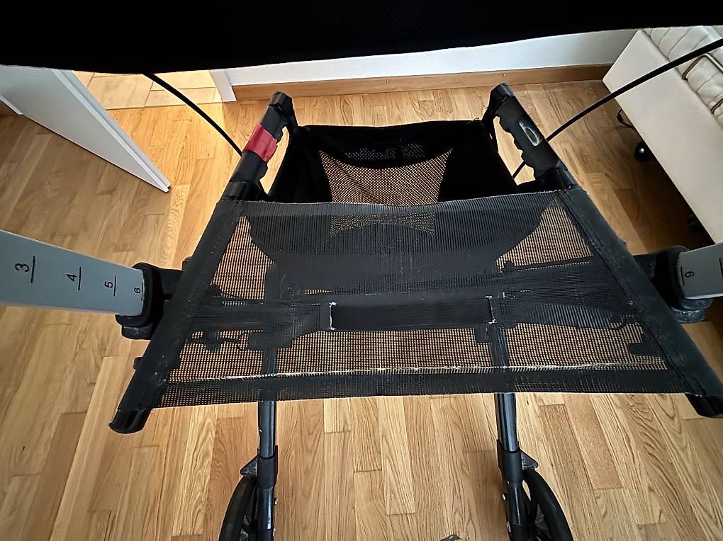 Ausili per la deambulazione: Rollator höhenverstellbar – Usato da Jona venduto da Nimbe