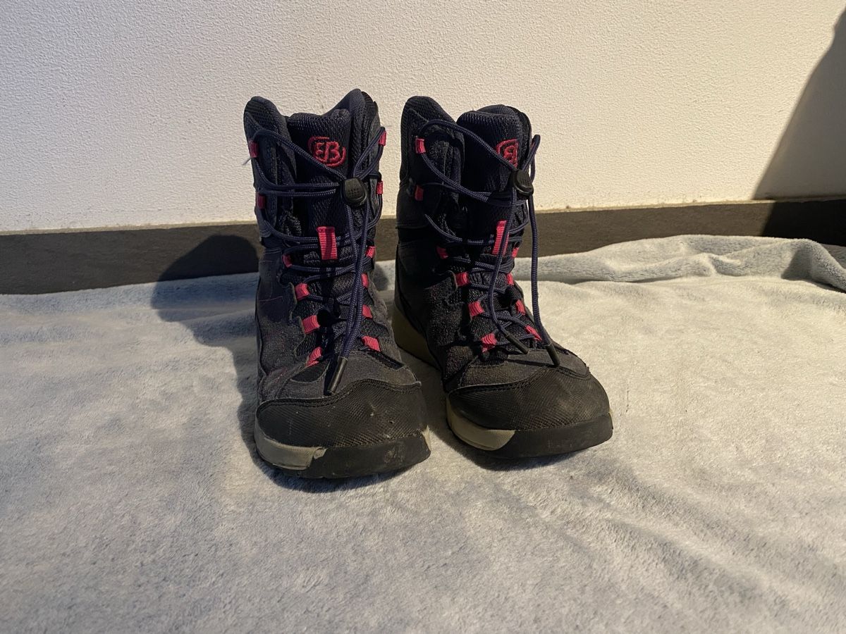 Schuhe für Mädchen: Mädchen-Winterschuhe, selten getragen – Gebraucht aus Urnäsch von Triwal
