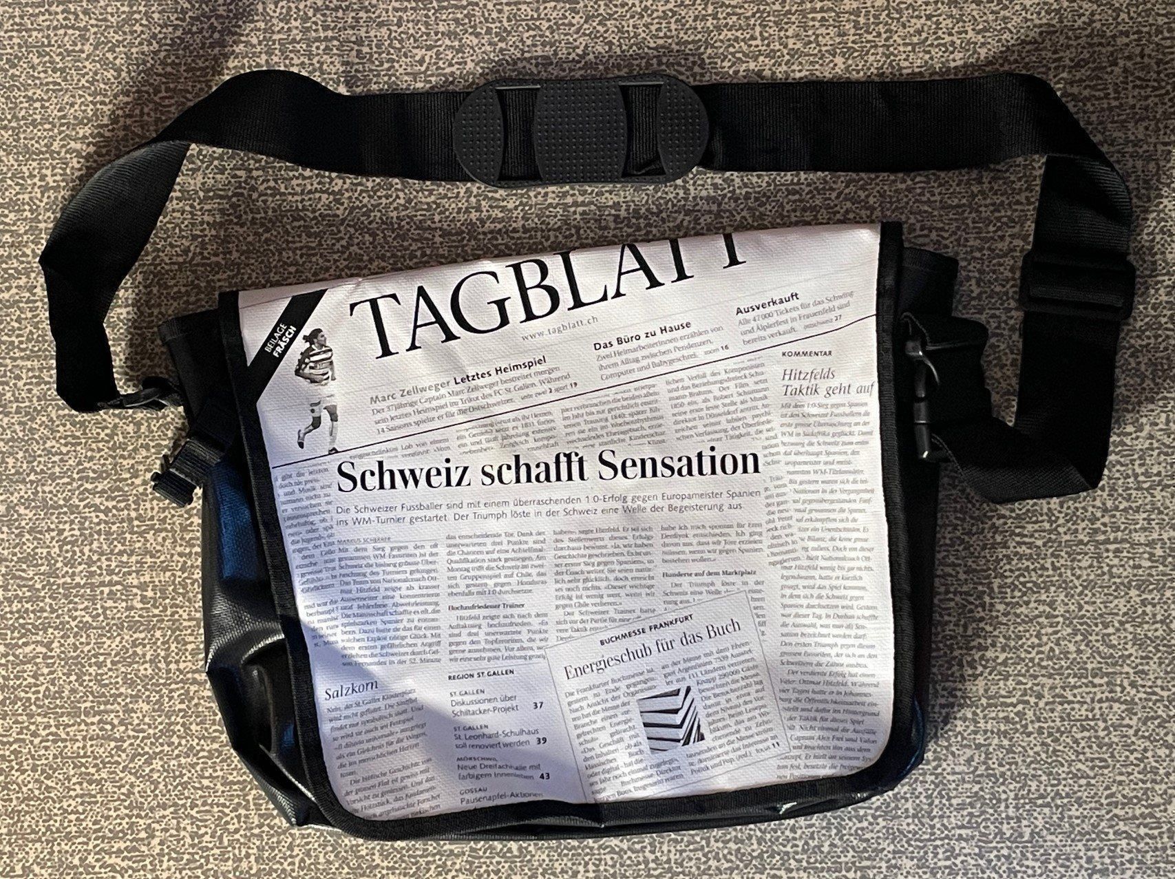 Taschen: TAGBLATT-Umhängetasche – Gebraucht aus Buchs SG von Handyman77