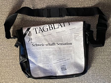 TAGBLATT-Umhängetasche