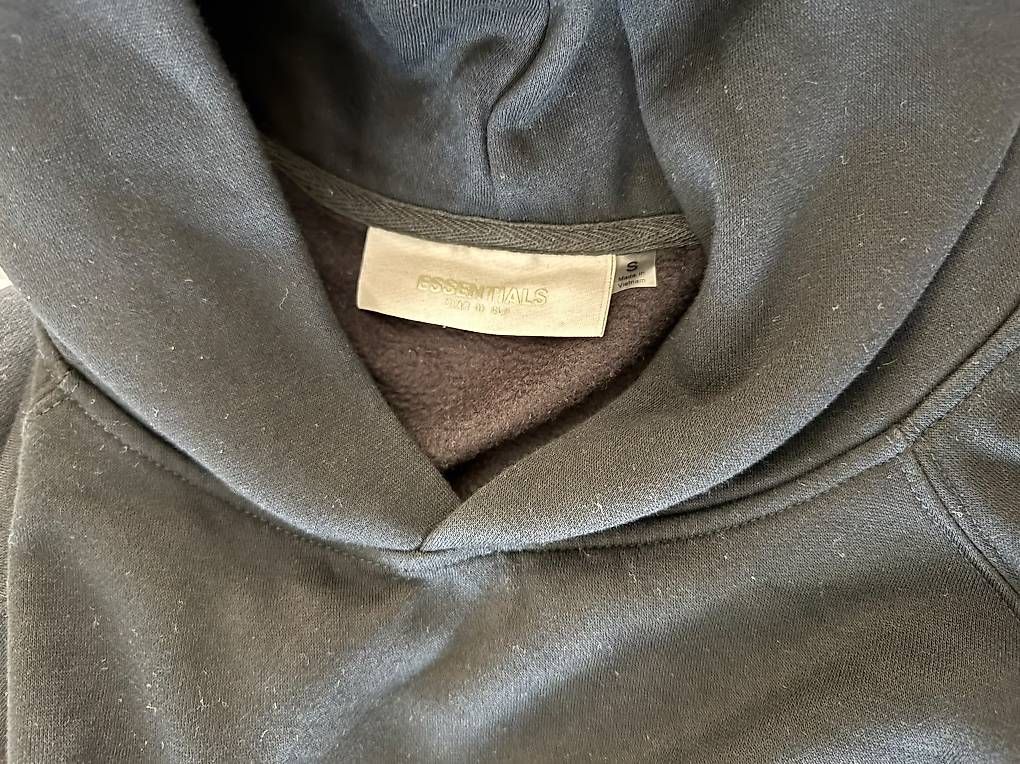 Pullover & Sweatshirts: Essentials Hoodie (S) – Gebraucht aus Wetzikon ZH von cet_6fbf 2