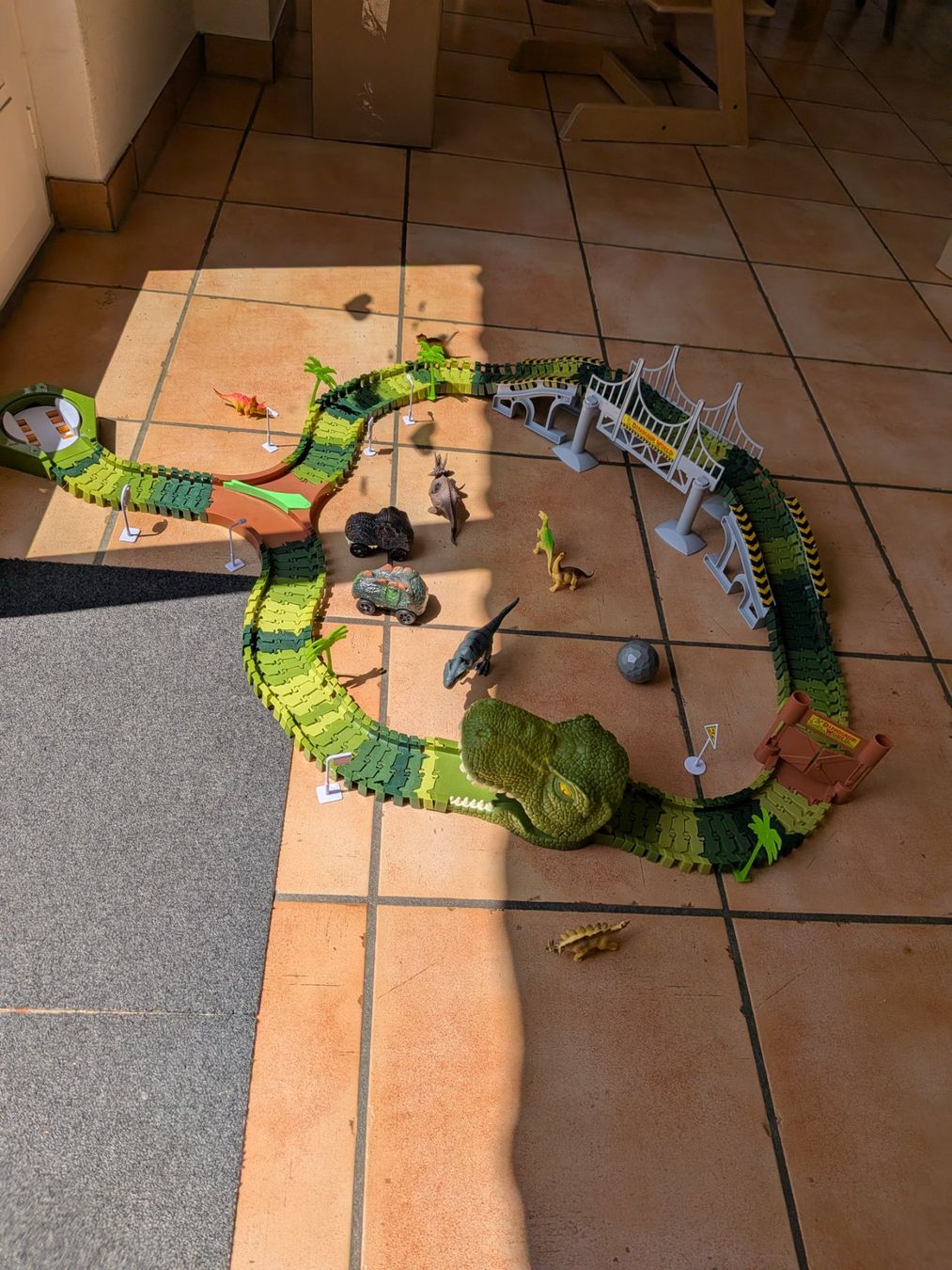 Piste: Dinorennbahn mit flexiblen Schienen – Usato da Zollikon venduto da Brassbell