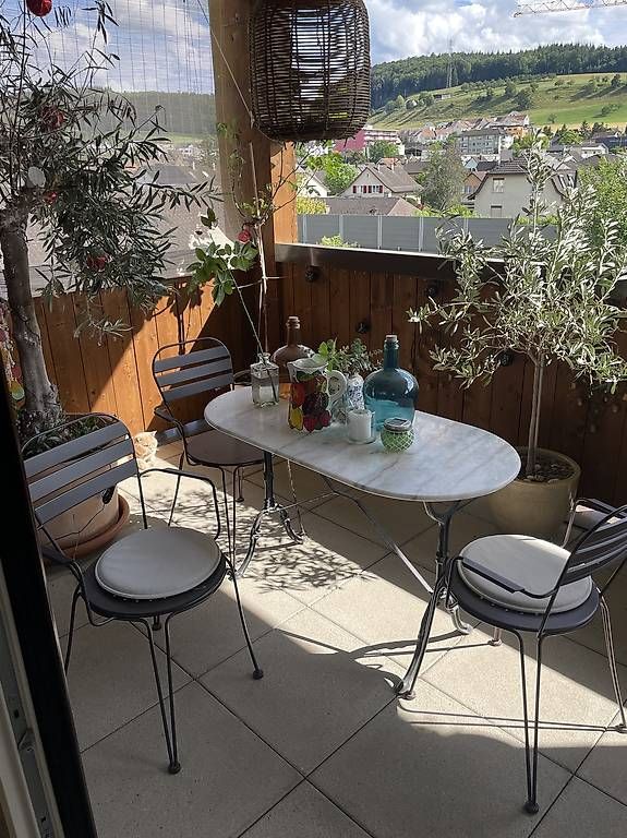 Set di tavolo e panche: Bistrotisch mit 3 Stühlen – Usato da Lausen venduto da deb_lp9p 2