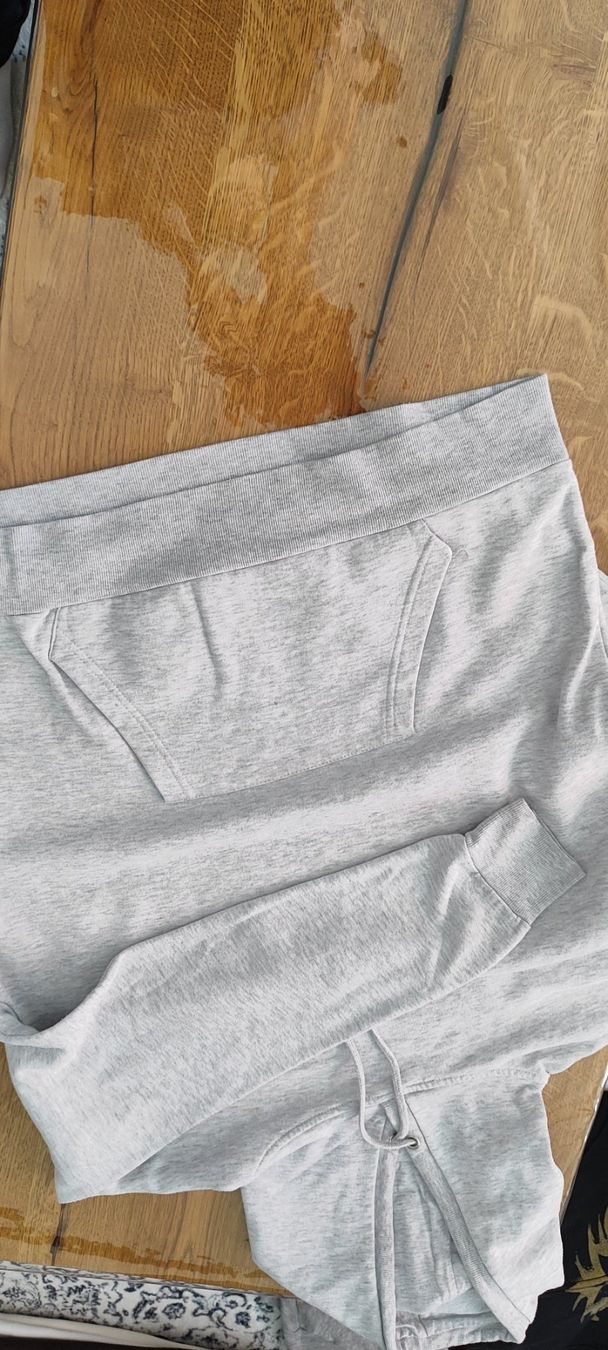 Lotti di vestiti: Hoodies kleiderpaket – Usato da Chur venduto da djovanna 5