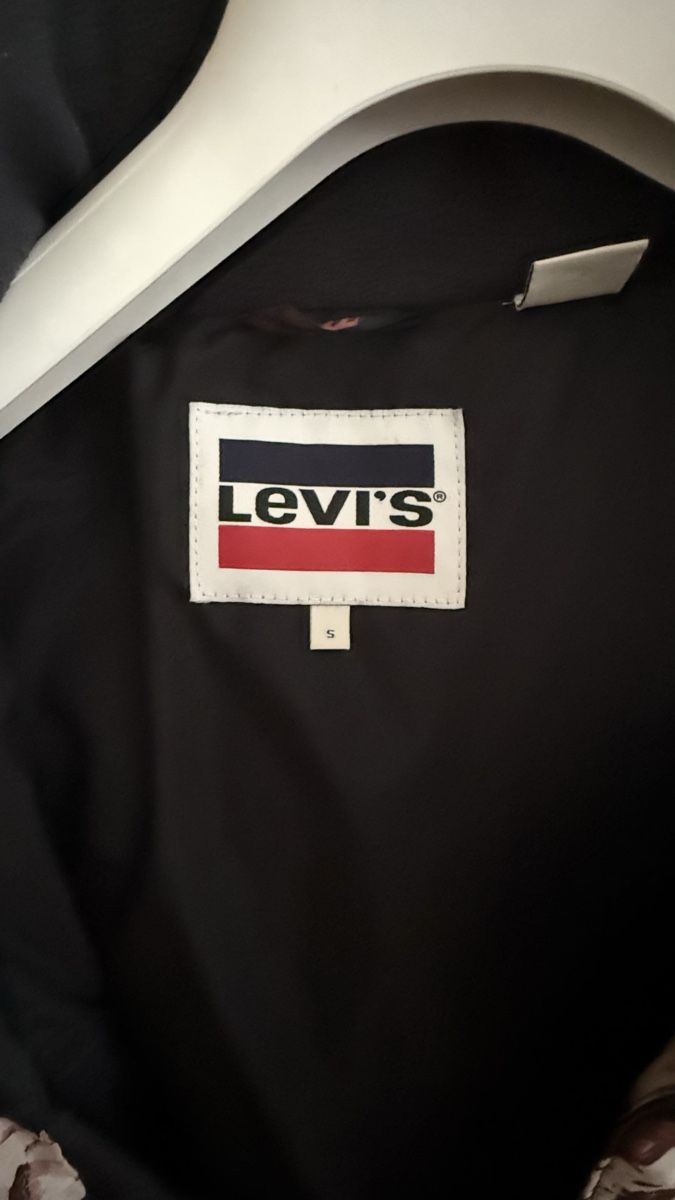 Levi's Jacken: Levi's Winter Jacke mit Blumenmuster – Gebraucht aus Sevelen von ann_f687 1