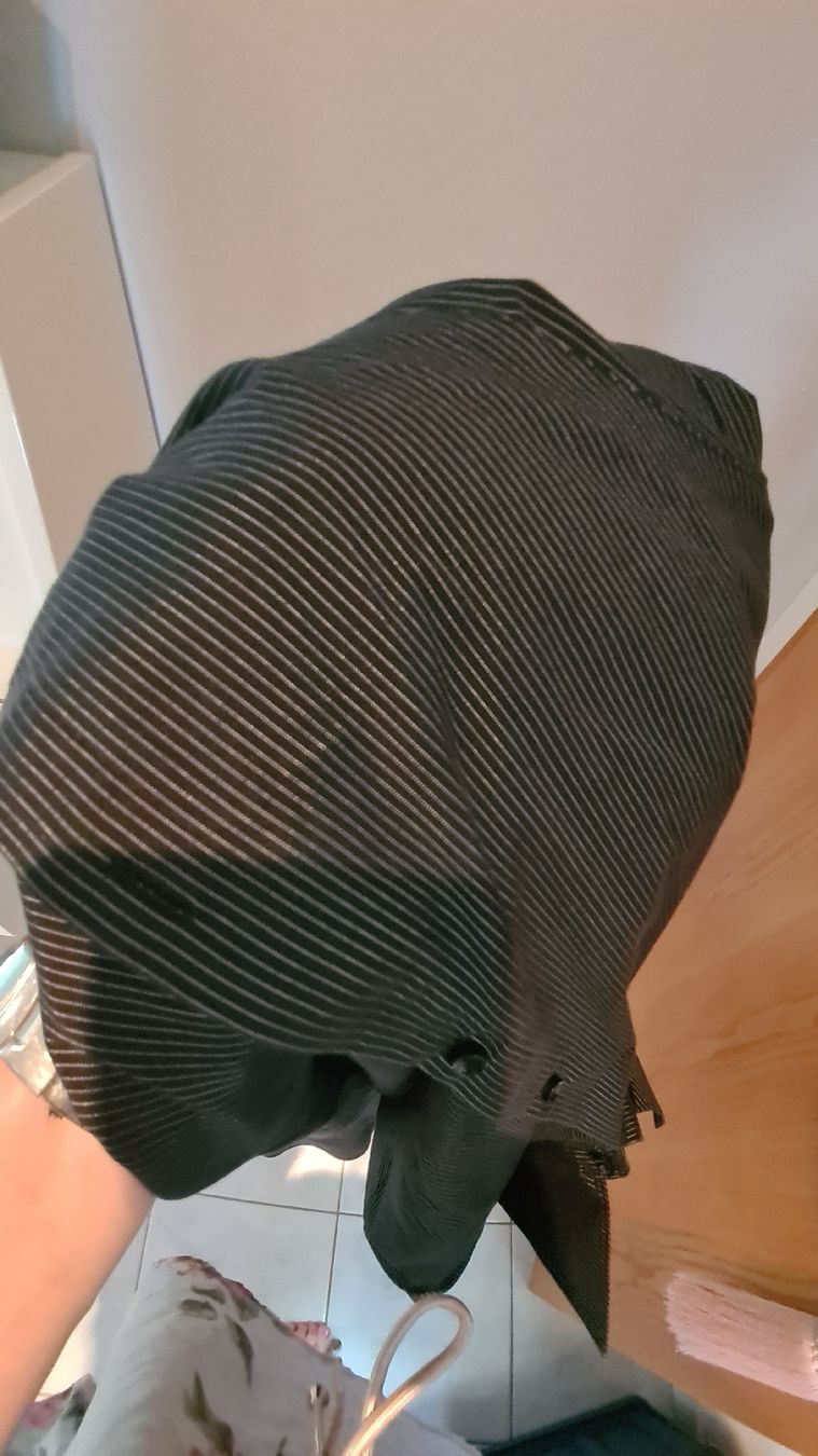 Blusen: Elegante Damenbluse, schwarz, mit glitzer gestreift, 44 – Gebraucht aus Dussnang von Mak13 5