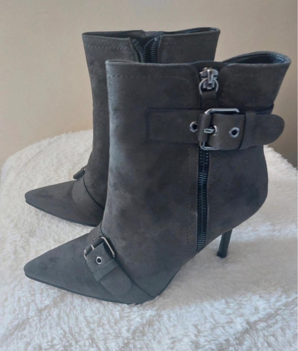 Damenschuhe: Stiletto dunkelgrün suede  – Gebraucht aus Schaan von kri_tsw8 1