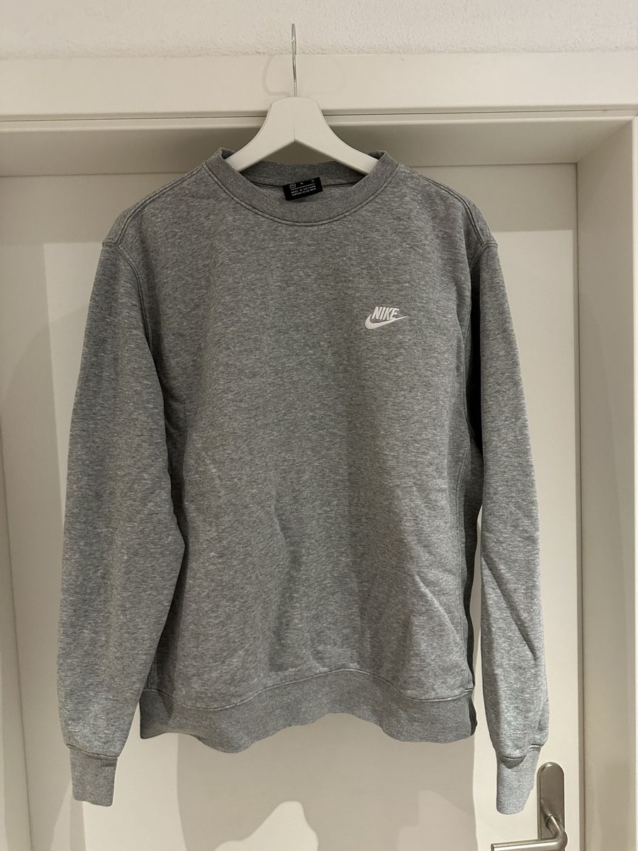 Nike Maglioni & Felpe: Nike Sweatpullover Grau Grösse M – Usato da Aarau Rohr venduto da braendlibeni