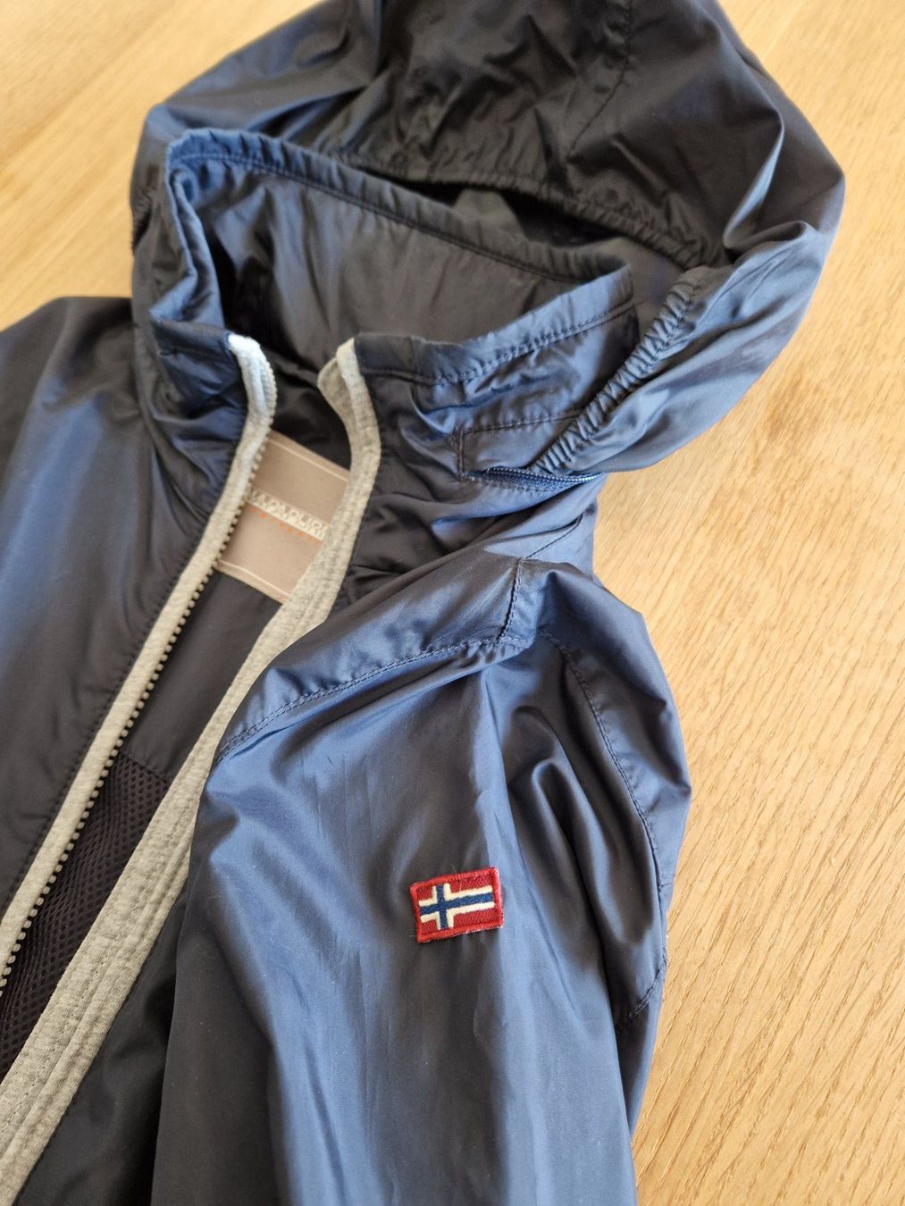Napapijri Giacche: Veste shell NAPAPIJRI S – Nuovo (secondo la descrizione) da Satigny venduto da Helene2014 4