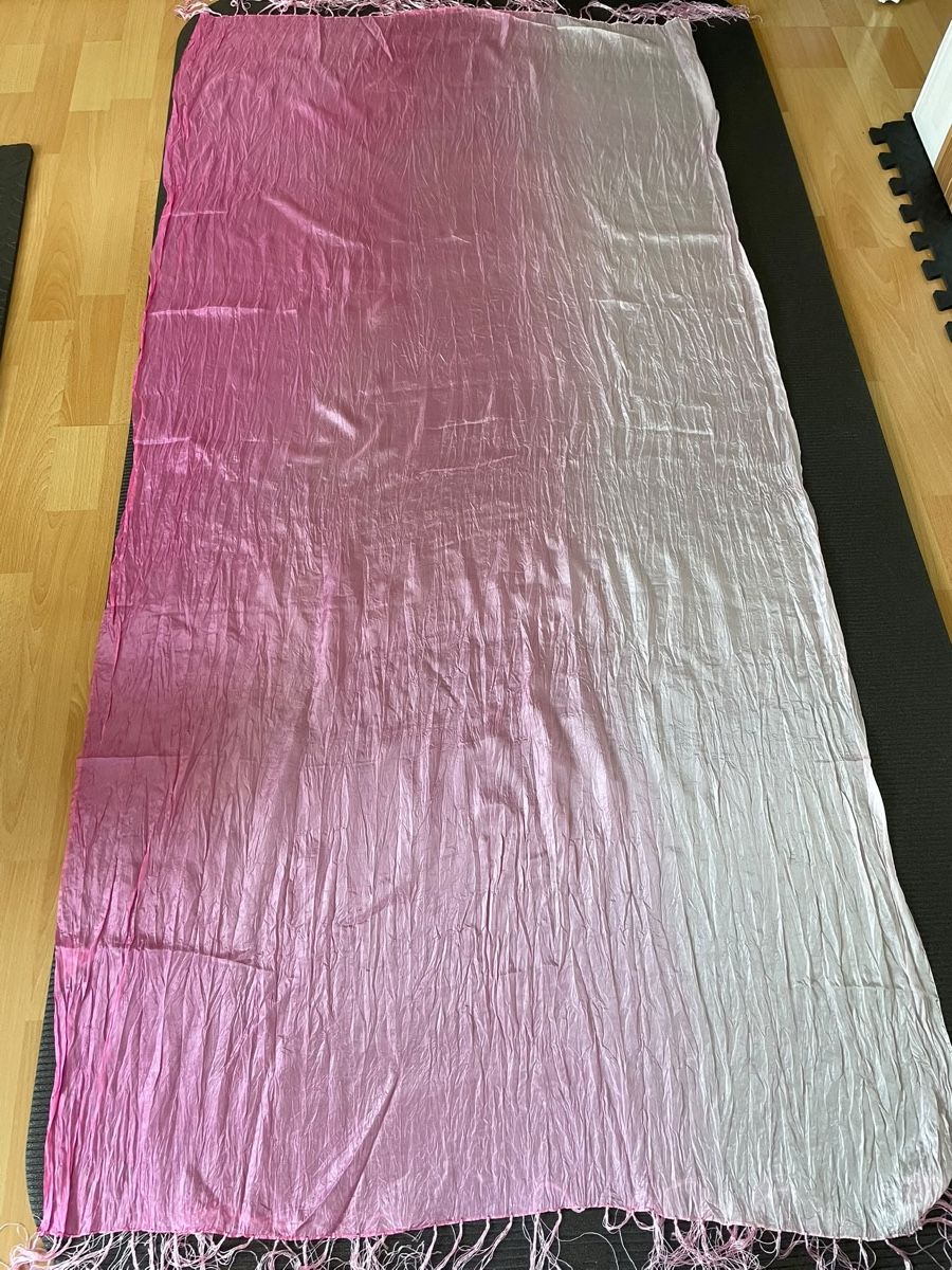 Foulard & Sciarpe: Foulard long en soie rose avec franges  – Nuovo (secondo la descrizione) da Vuippens venduto da ale_6gkb 2