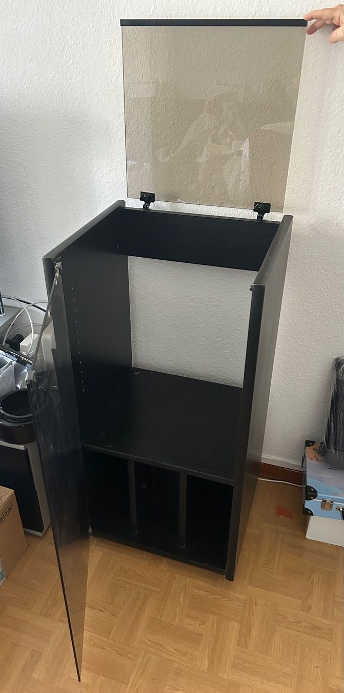 Vetrine: Meuble vitrine noir élégant, parfait pour des cd – Usato da La Chaux-de-Fonds venduto da cor_r67m