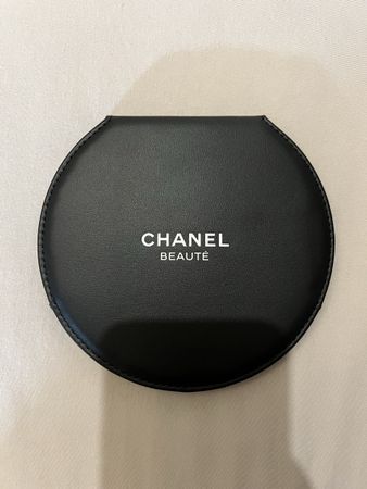 Grand miroir de poche Chanel Beauté noir - Prêt pour l'été!
