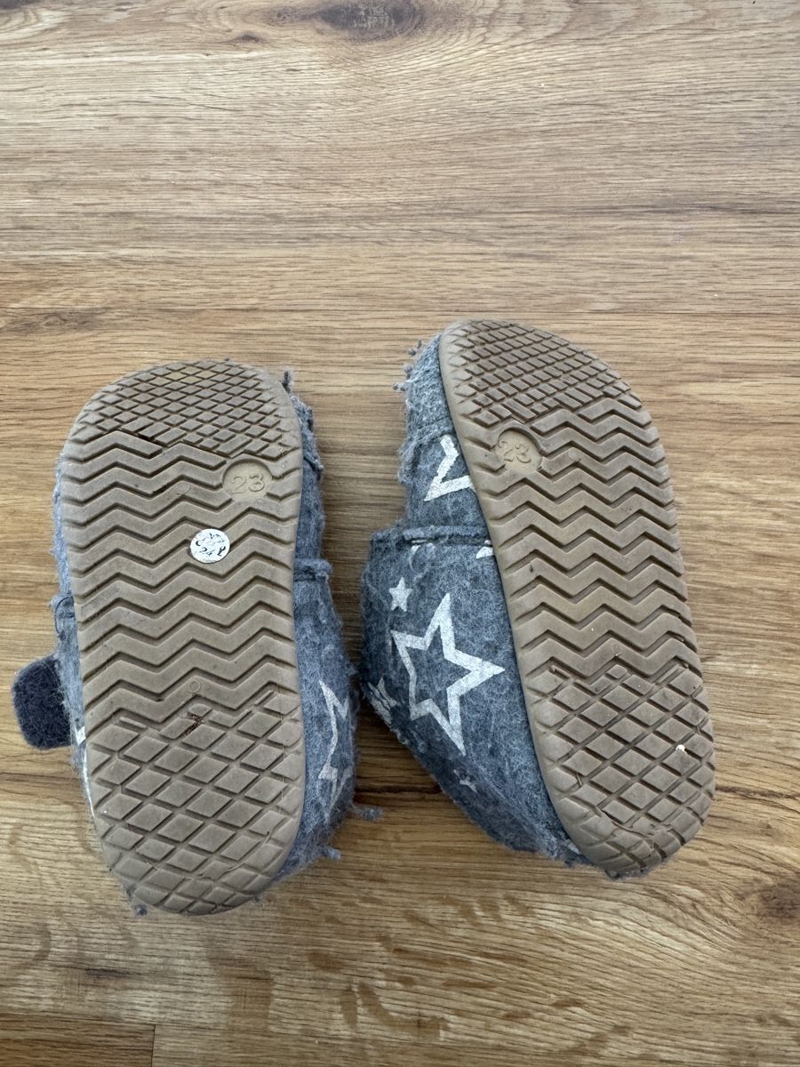 Scarpe per ragazzi: Hausschuhe Walkx Grösse 23 – Usato da Basel venduto da spassbremse 1