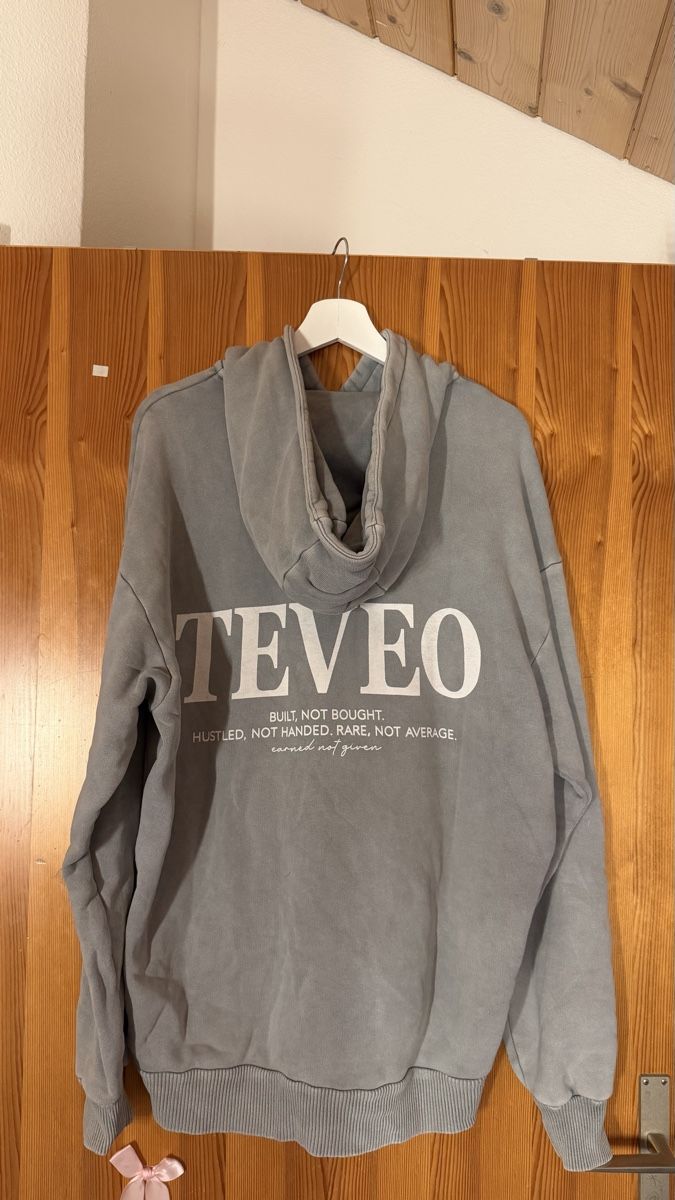 Teveo Pullover & Sweatshirts: teveo hoodie – Gebraucht aus Brüttisellen von nad_g5wx 1