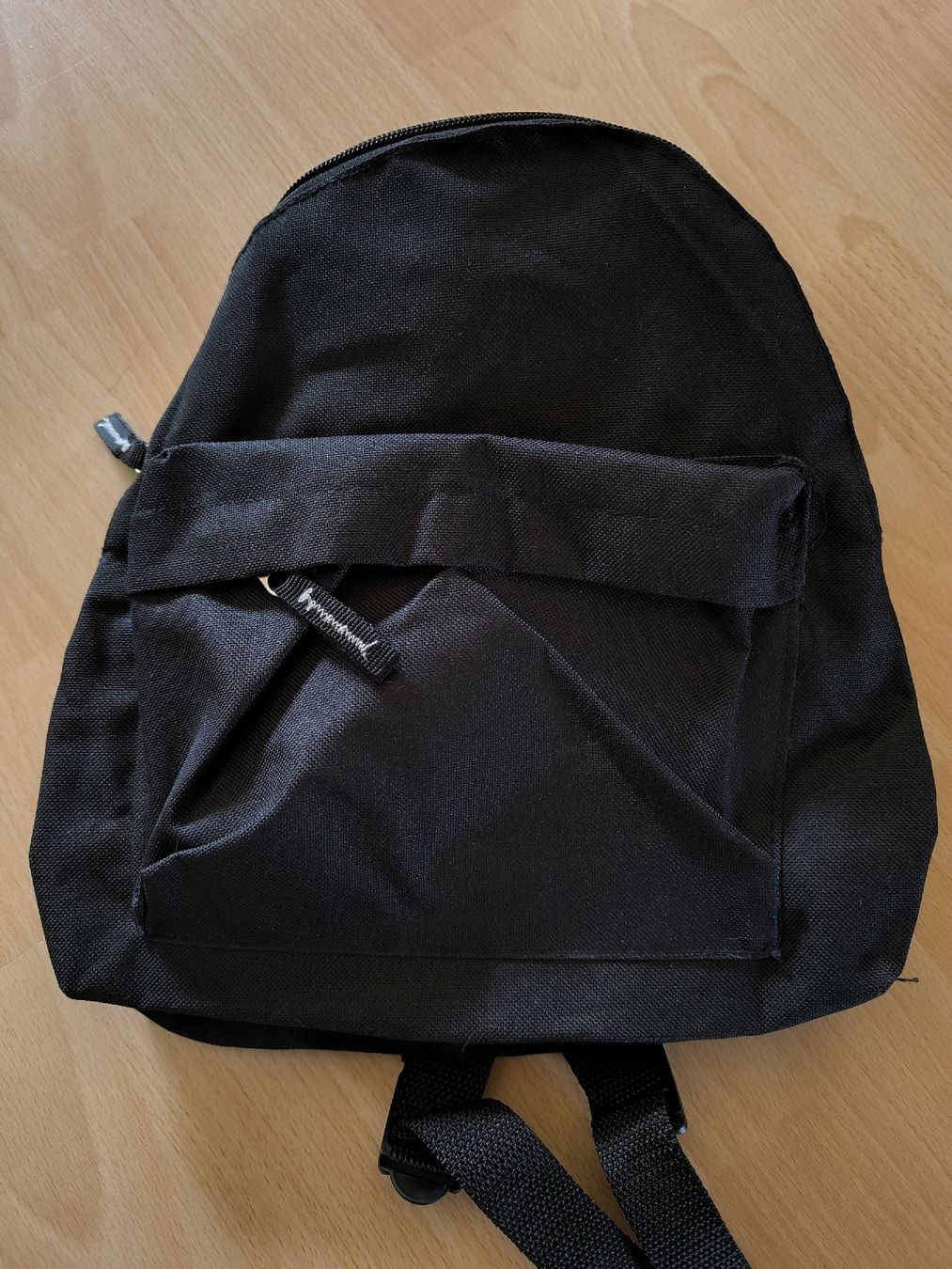 Borse & Zaini: Petit sac à dos noir neuf – Nuovo e nell'imballaggio originale da Arnex-sur-Orbe venduto da mbdaso