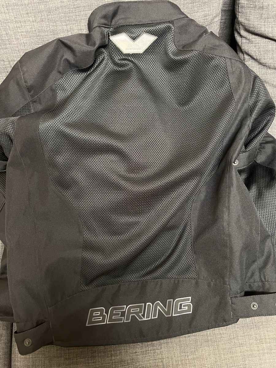 Vestes: Veste de moto avec protections intégrées – Neuf (Voir description) à Epalinges par pau_78d8 6