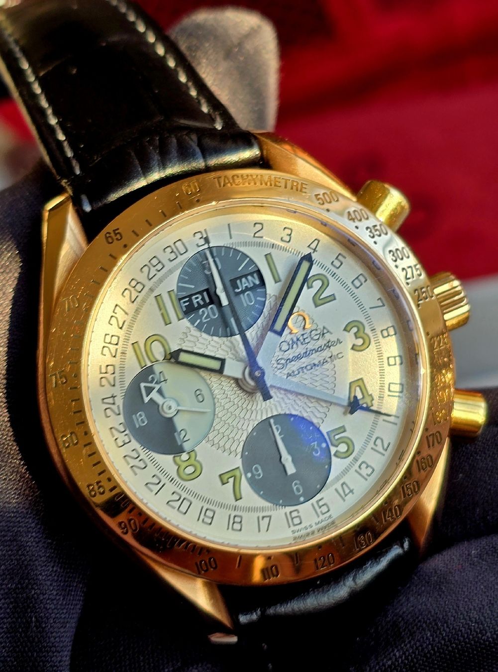 Omega Orologi: Omega Speedmaster Triple Date 18K Gold – Usato da Basel venduto da TimelessWanderer