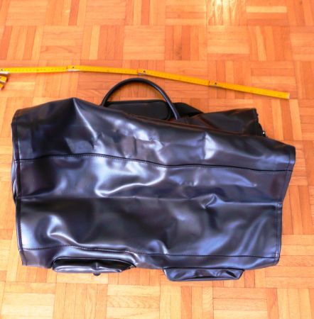 grosse Reisetasche / Sporttasche aus Kunstleder; schwarz