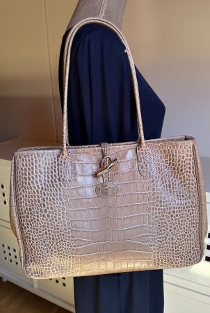 Grand Sac Longchamp Roseau - Cuir Croco beige.