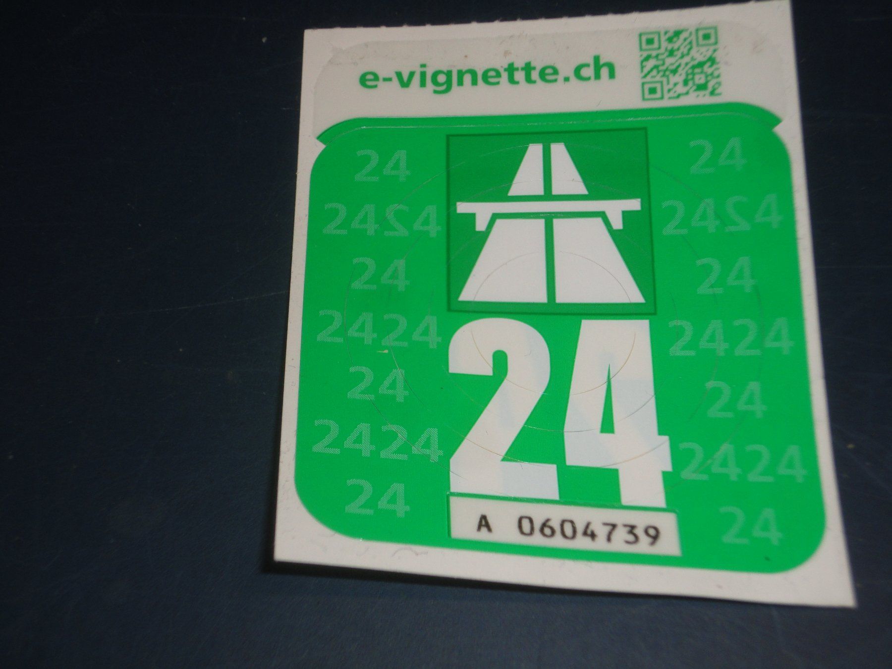 Autobahnvignetten: Autobahn Vignette 2024 – Neu und originalverpackt aus Gelterkinden von