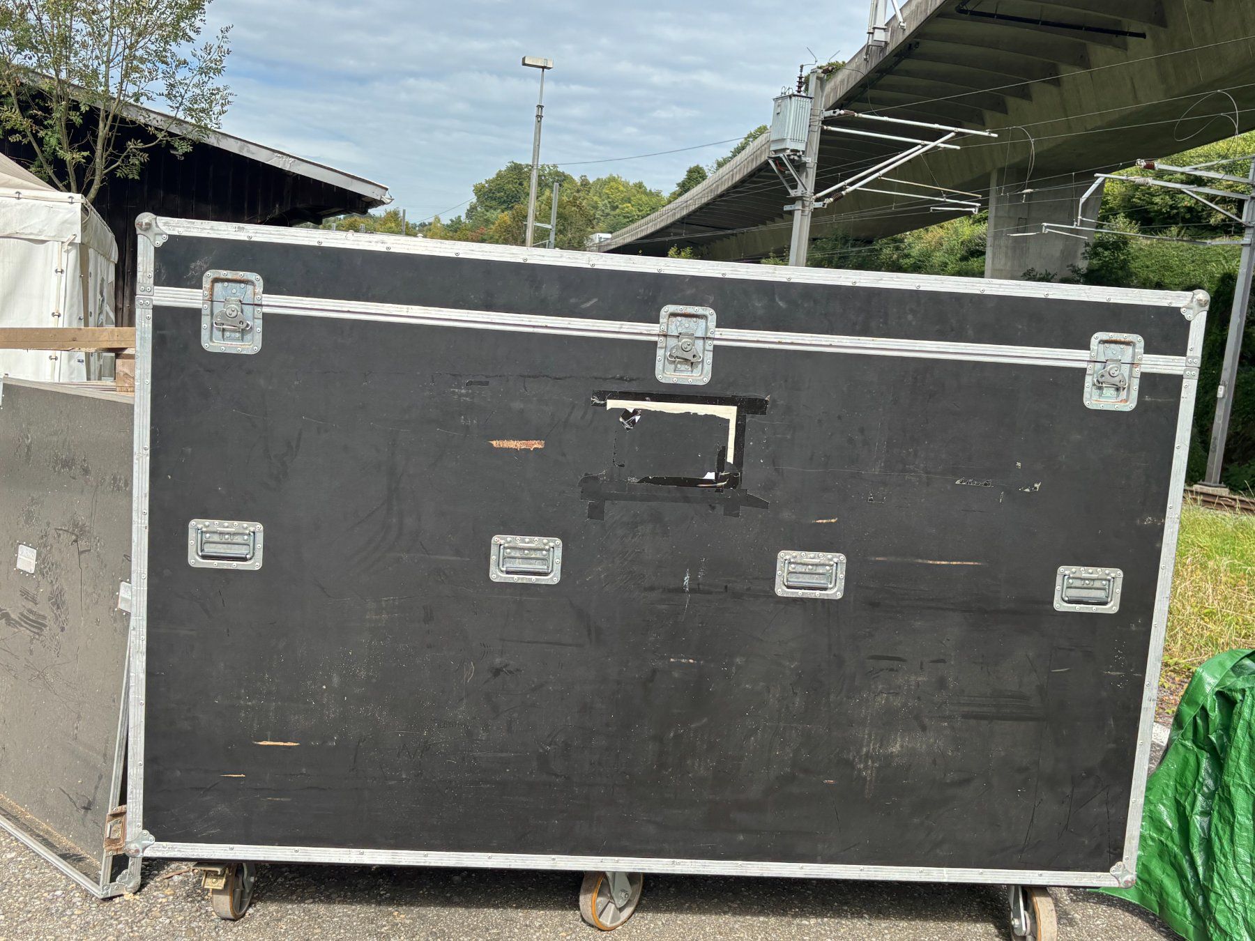 Transportkisten: Case Robuste Transportkiste / auf RollenWickinger mit Rollen – Gebraucht aus Kemptthal von strobanaturbaustoffe