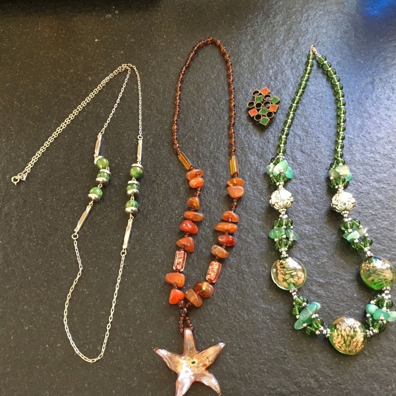 Ketten: Modeschmuck 3 Ketten und eine Brosche, – Gebraucht aus Bern von antigua13 4