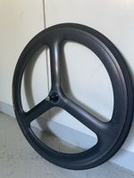 Three spoke carbon wheel clincher